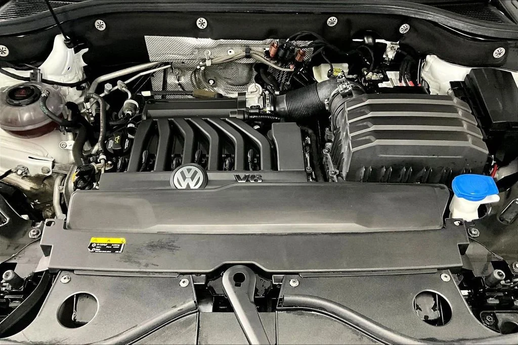 Used 2023 White Volkswagen 3.6L V6 SE w/Technology image 30