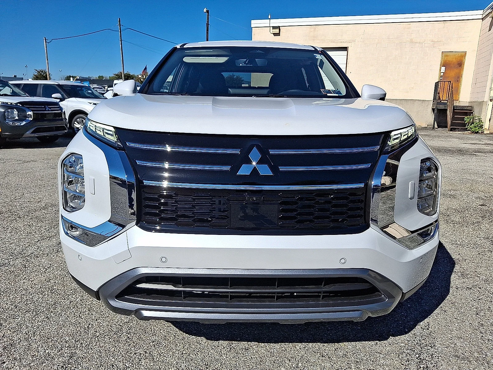 New 2026 White Mitsubishi SE image 3