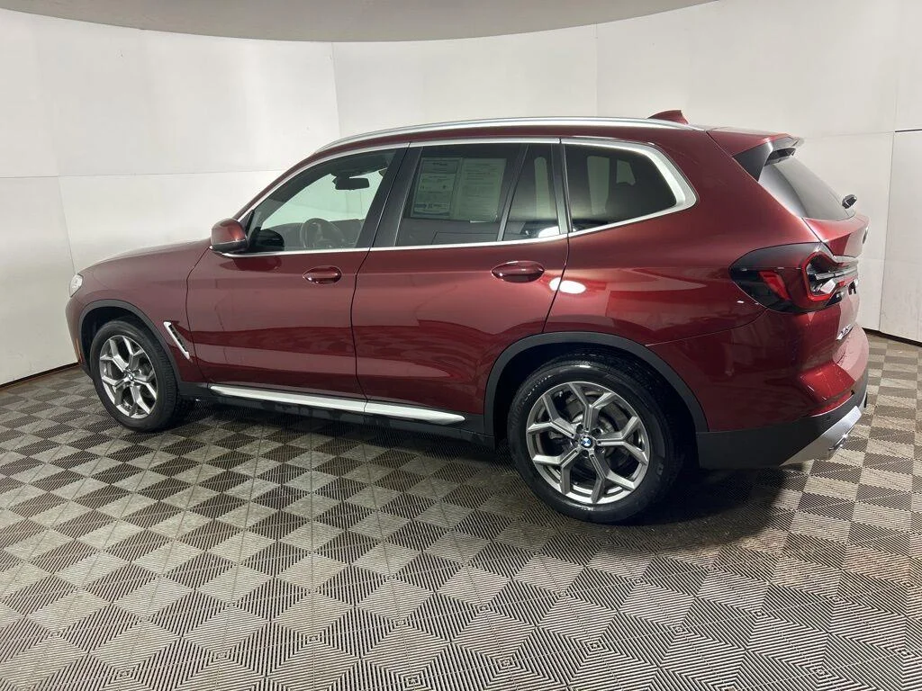 Used 2023 Aventurin Red Metallic BMW xDrive30i image 12