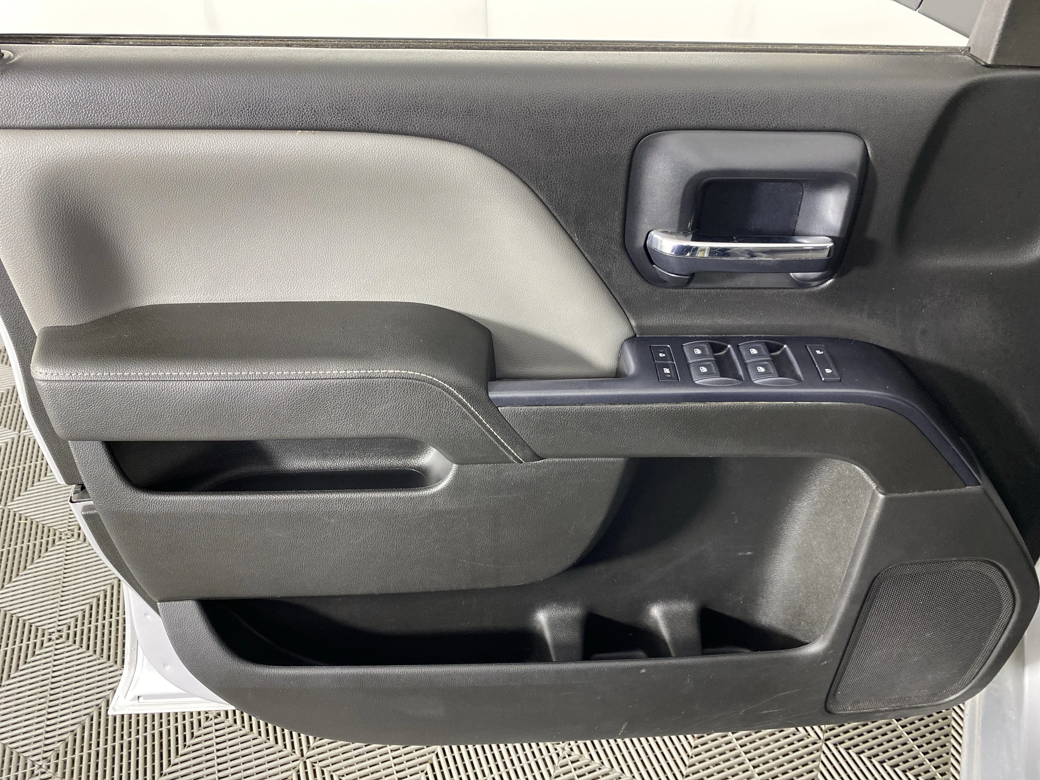 Used 2014 Quicksilver Metallic GMC Base image 8