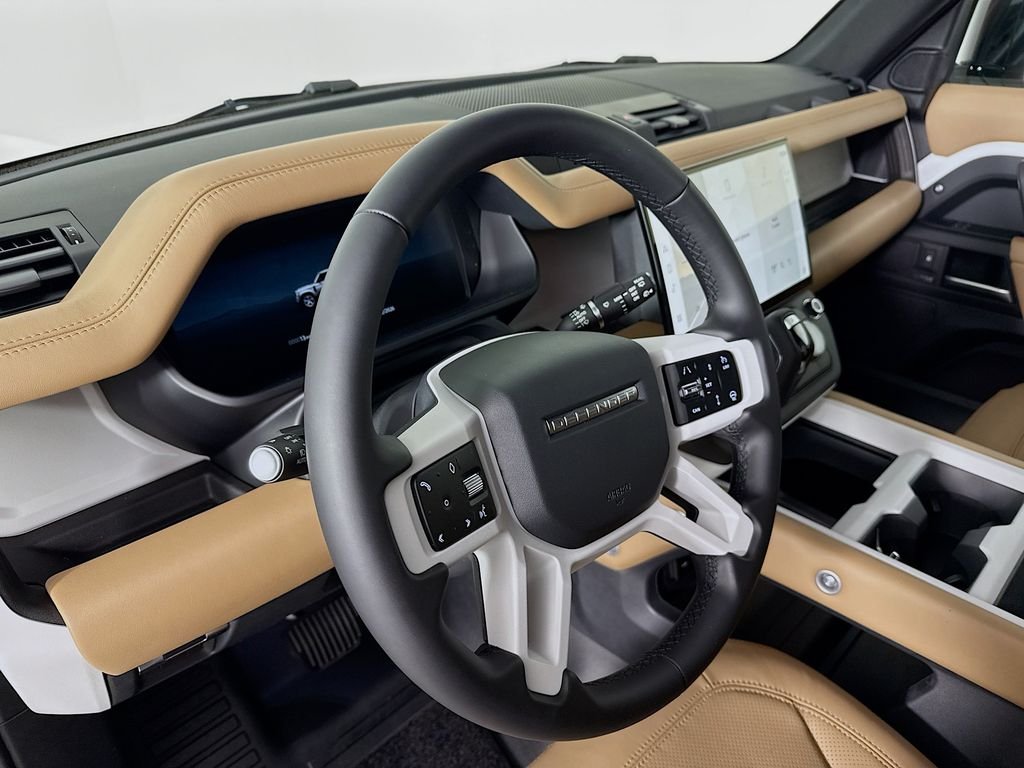 New 2026 Fuji White Land Rover X-Dynamic SE image 4