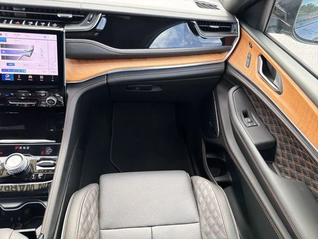 Used 2025 Gray Jeep Summit Reserve image 15