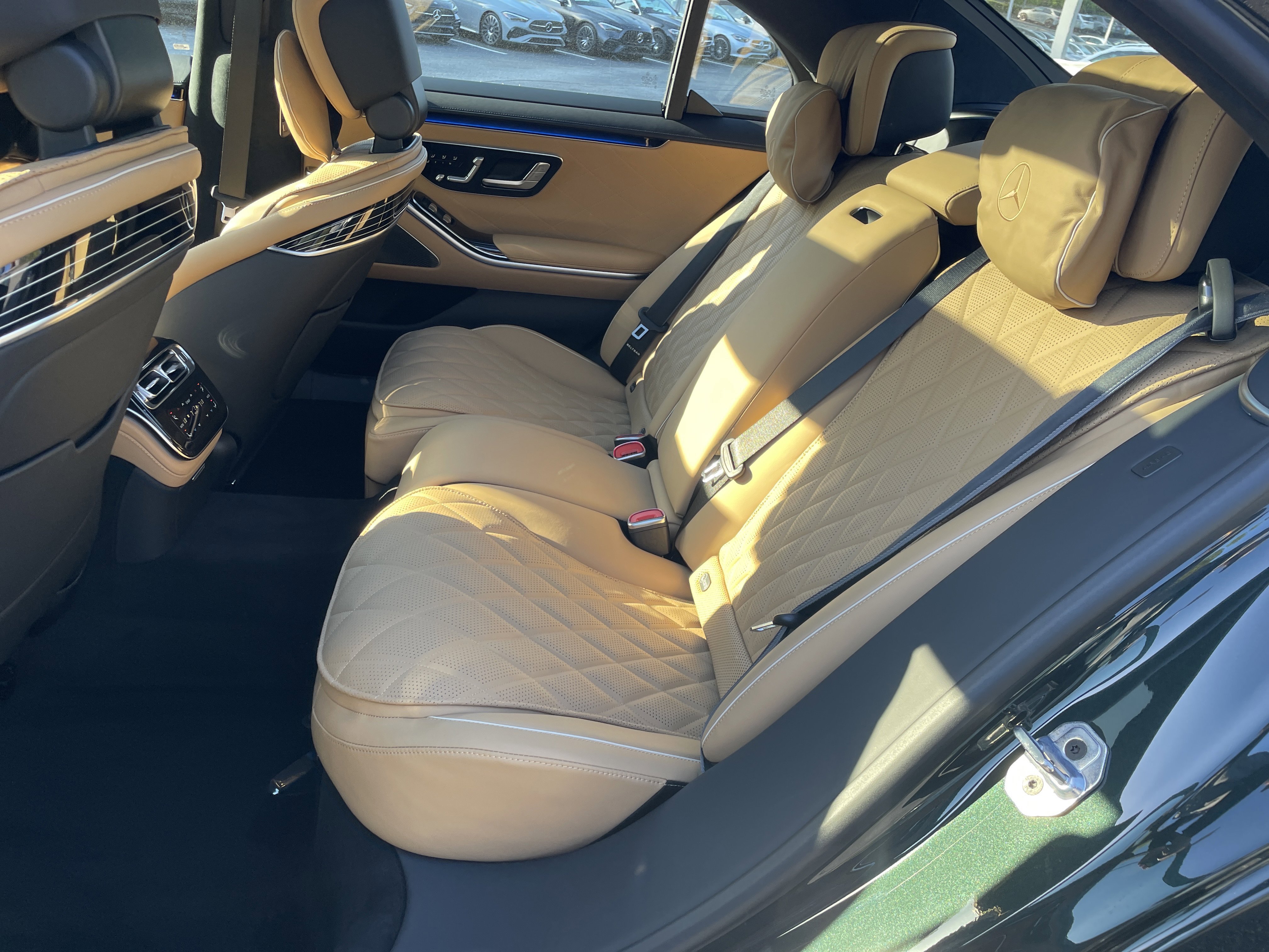 New 2026 MANUFAKTUR Exclusive Allanite Green Metallic Mercedes-Benz S 580 4MATIC® Sedan image 35