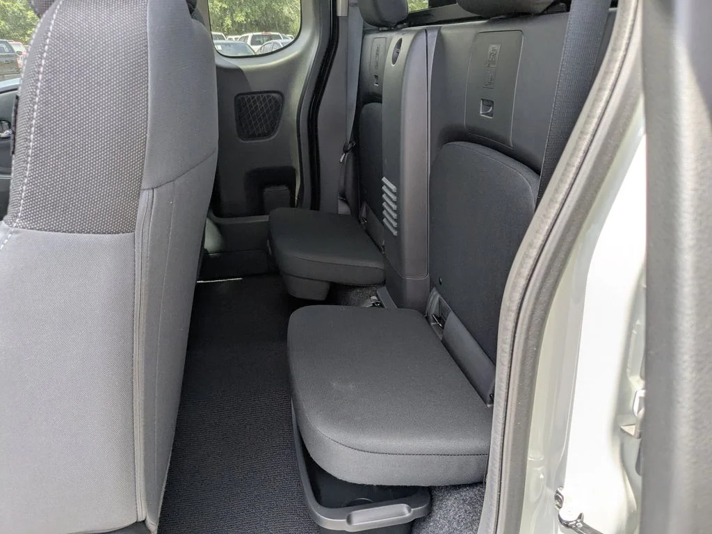 2025 Nissan Frontier SV - Photo 14