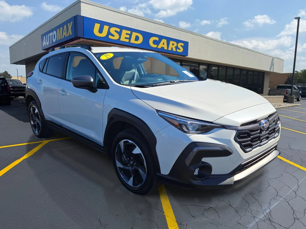 Used 2025 Crystal White Pearl Subaru Limited image 4