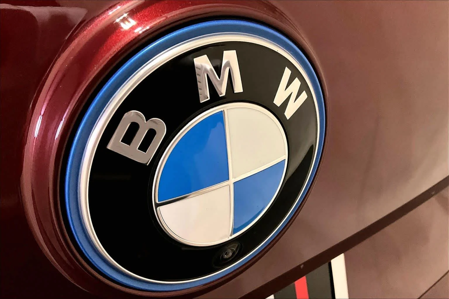Used 2024 Aventurin Red Metallic BMW xDrive50 image 30