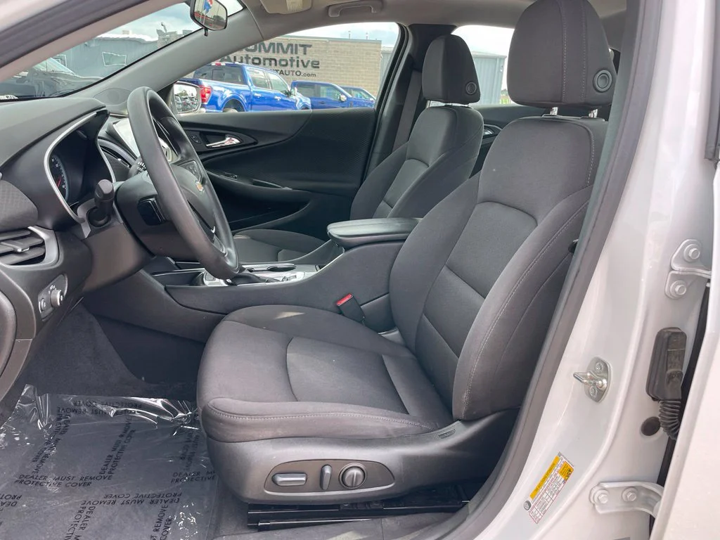 Used 2024 Summit White Chevrolet LT image 7