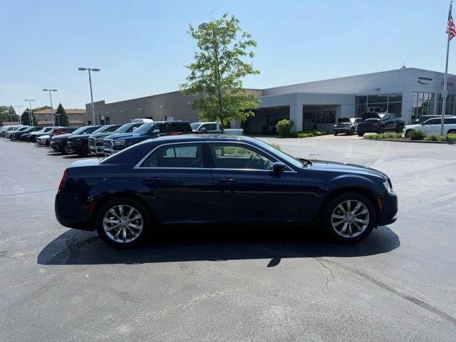 Used 2015 Blue Pearl Chrysler Limited image 5