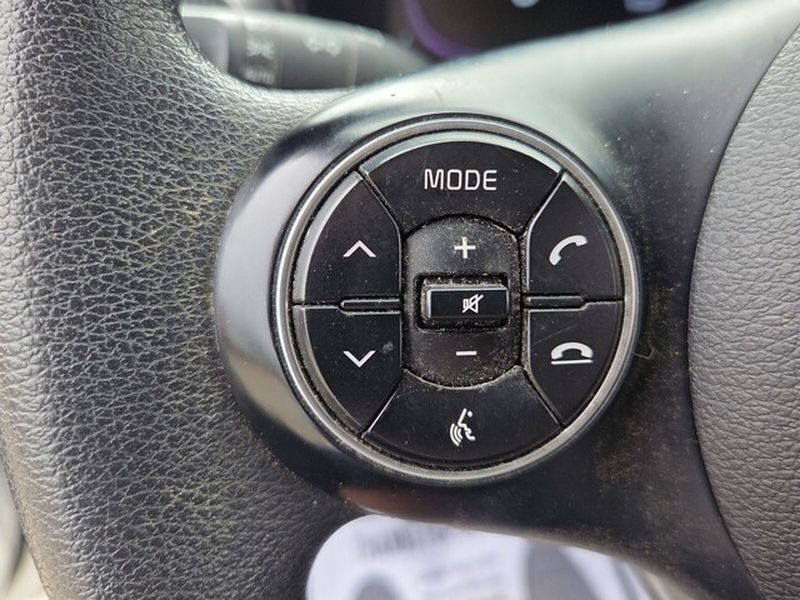 Used 2023 Snow White Pearl Kia LX image 23