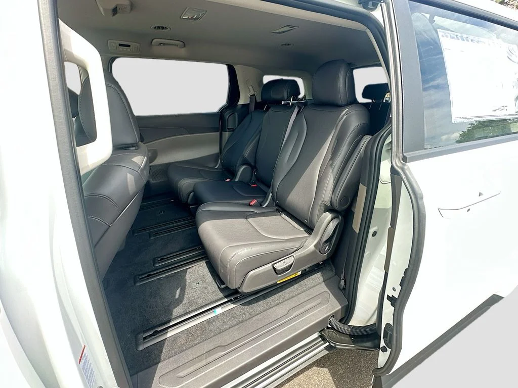 New 2026 Snow White Pearl Kia EX image 24