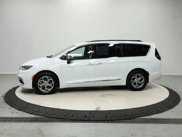 Used 2023 White Chrysler Limited image 5