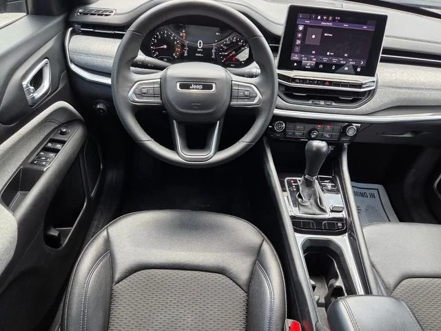 Used 2024 Silver Jeep Latitude image 8