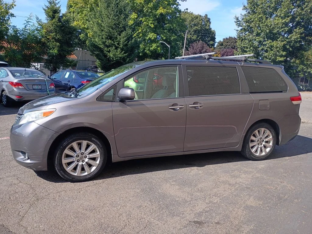 Used 2014 Predawn Gray Mica Toyota XLE image 7