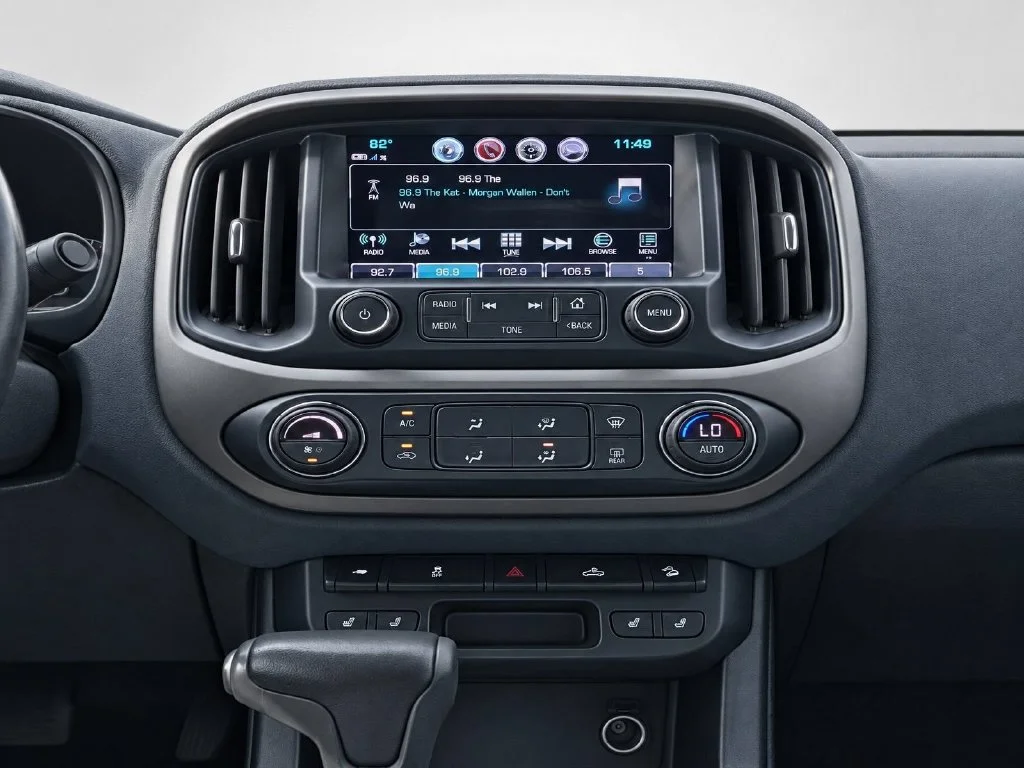 Used 2017 Black Chevrolet Z71 image 20