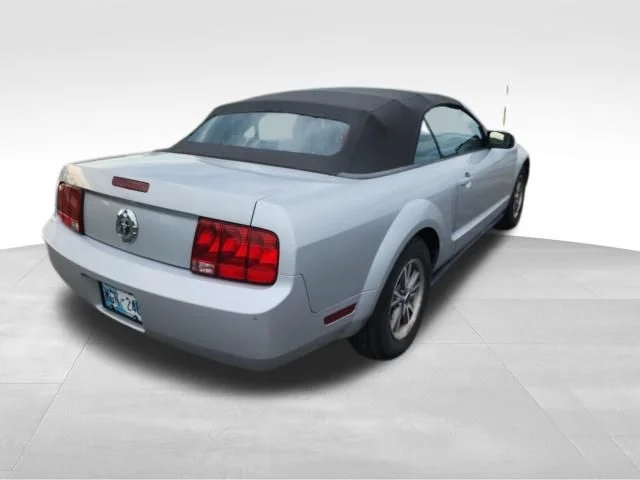 Used 2005 Silver Ford V6 image 3