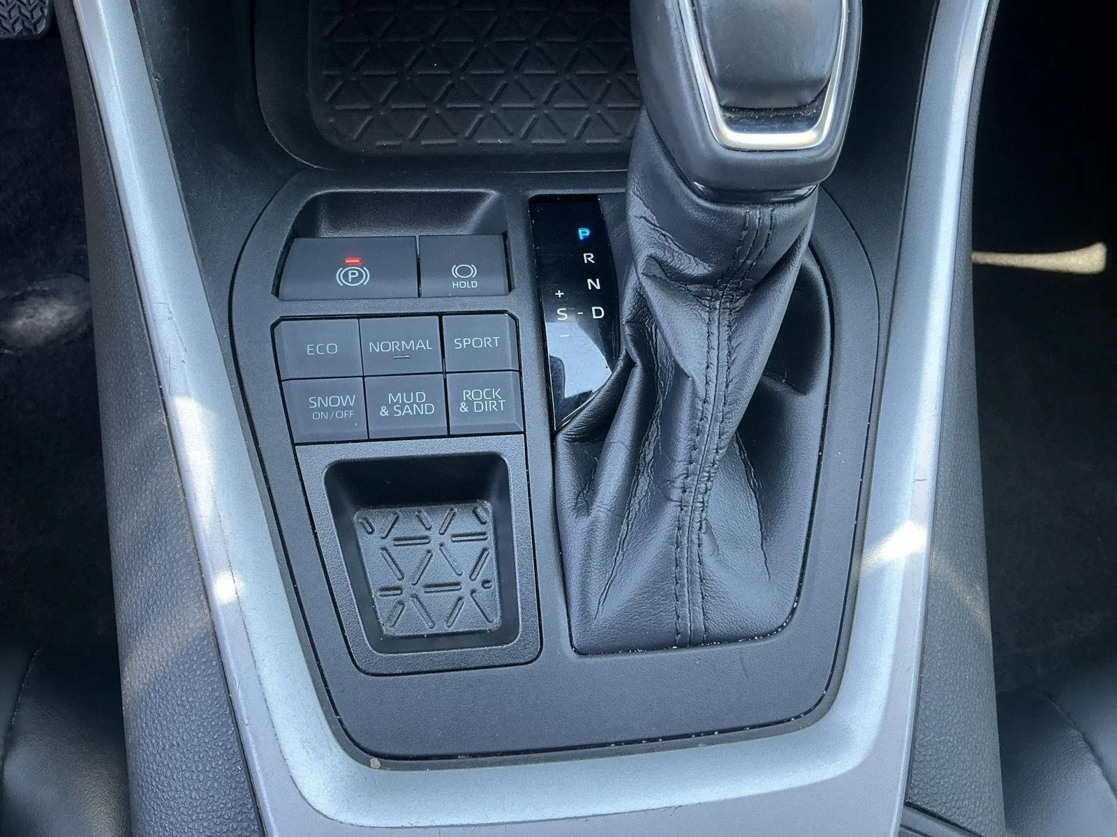 Used 2022 Magnetic Gray Metallic Toyota XLE Premium image 16