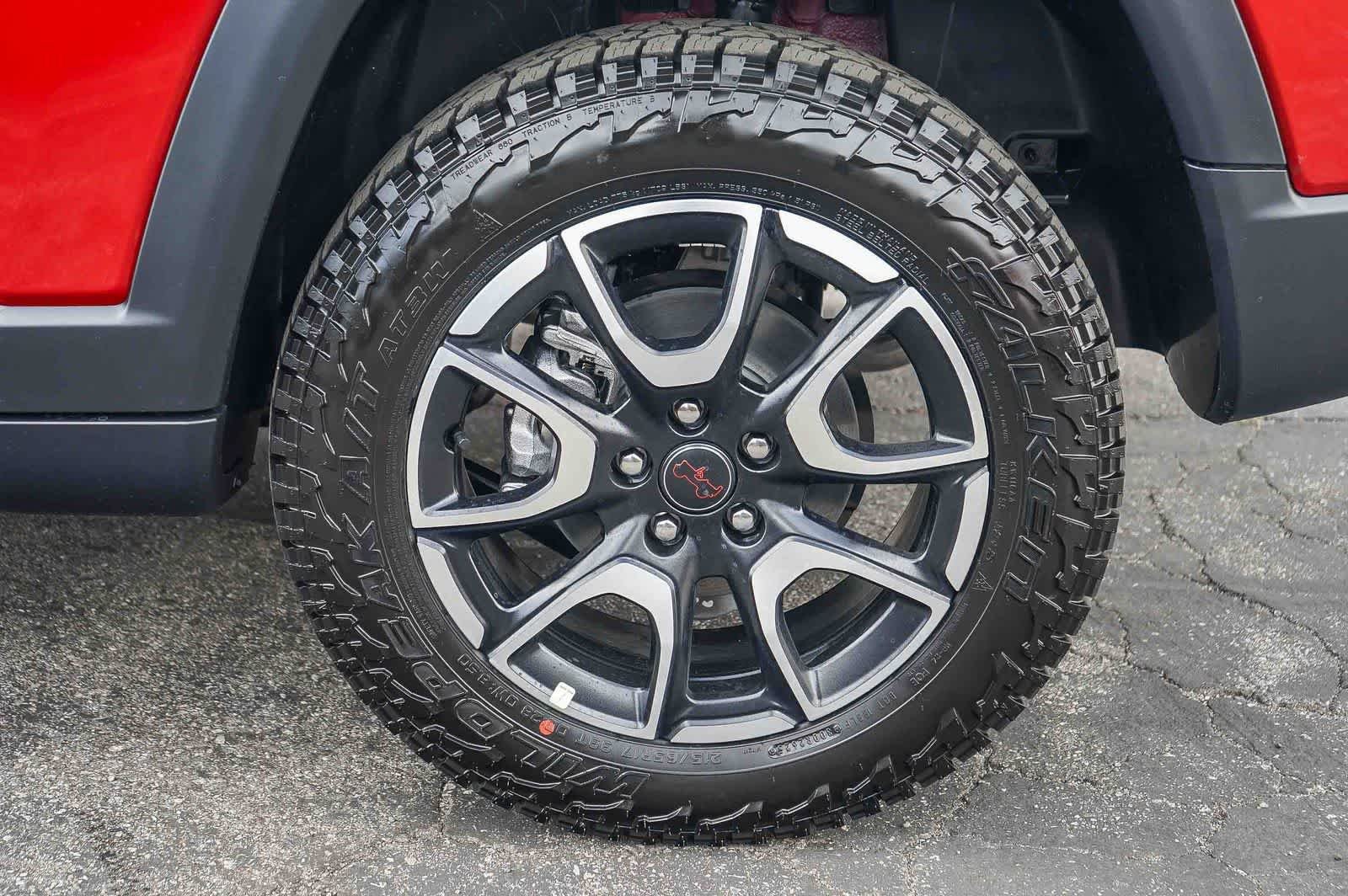 New 2026 Red Hot Pearl-Coat Exterior Paint Jeep Trailhawk image 10