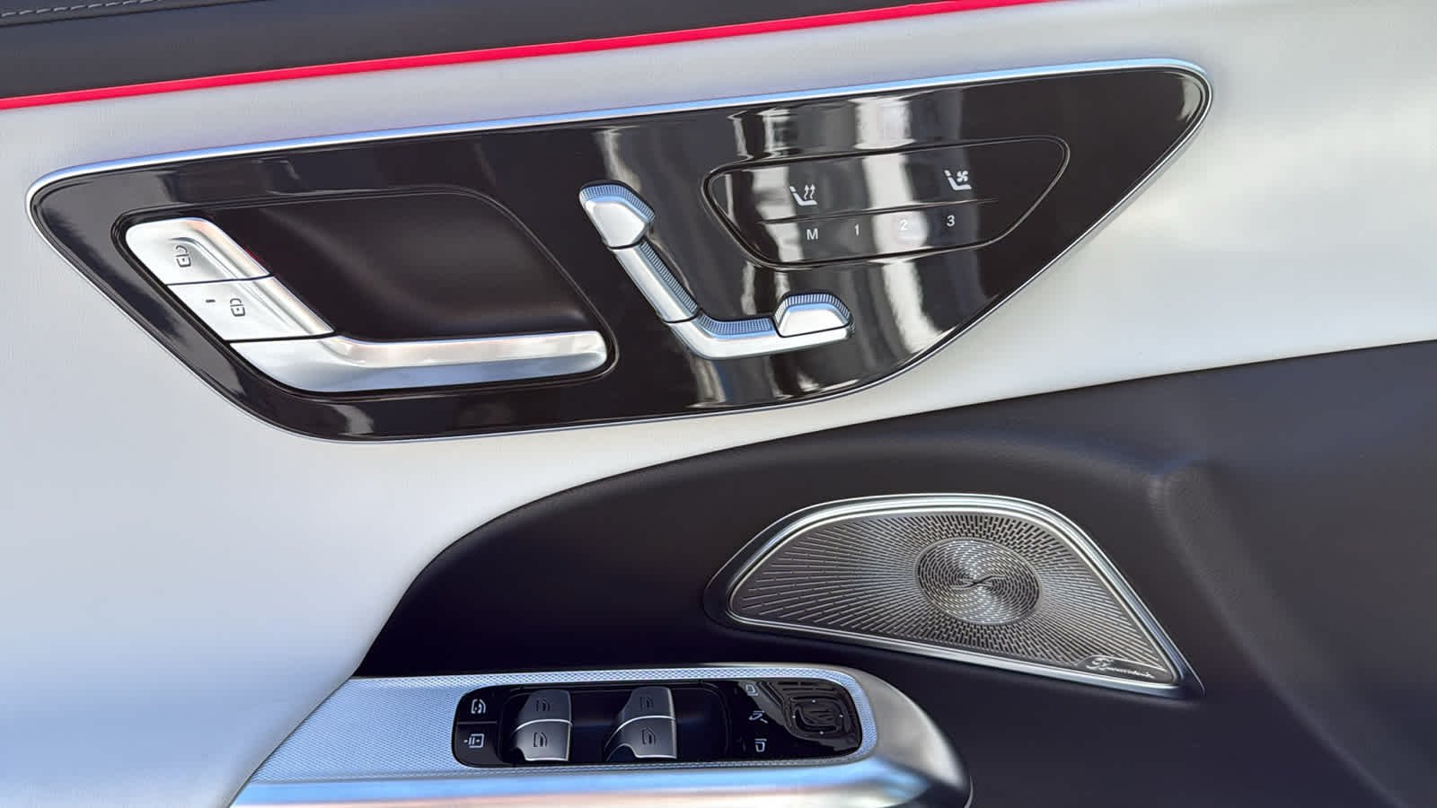 New 2026 MANUFAKTUR Moonlight White Magno Mercedes-Benz AMG® E 53 E image 17