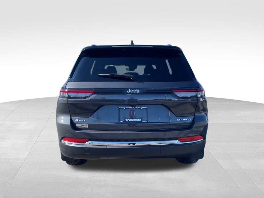 New 2026 Baltic Gray Metallic Clear-Coat Exterior Paint Jeep Laredo X image 4