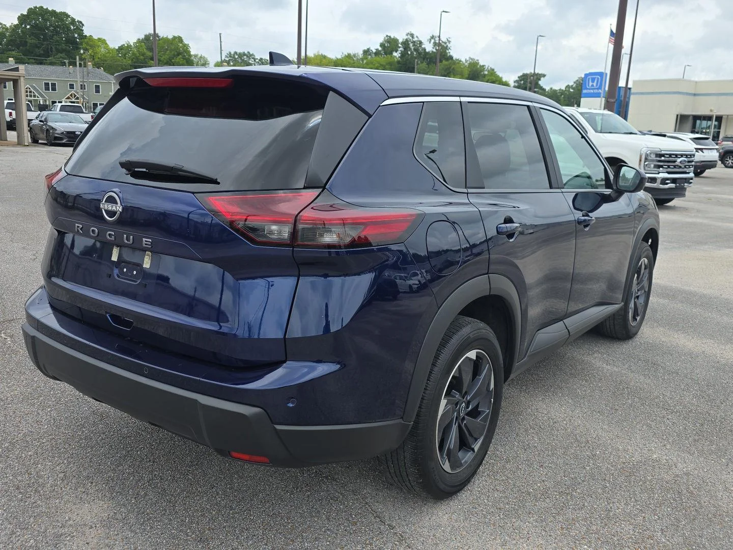 Used 2025 Deep Ocean Blue Pearl Nissan SV image 3