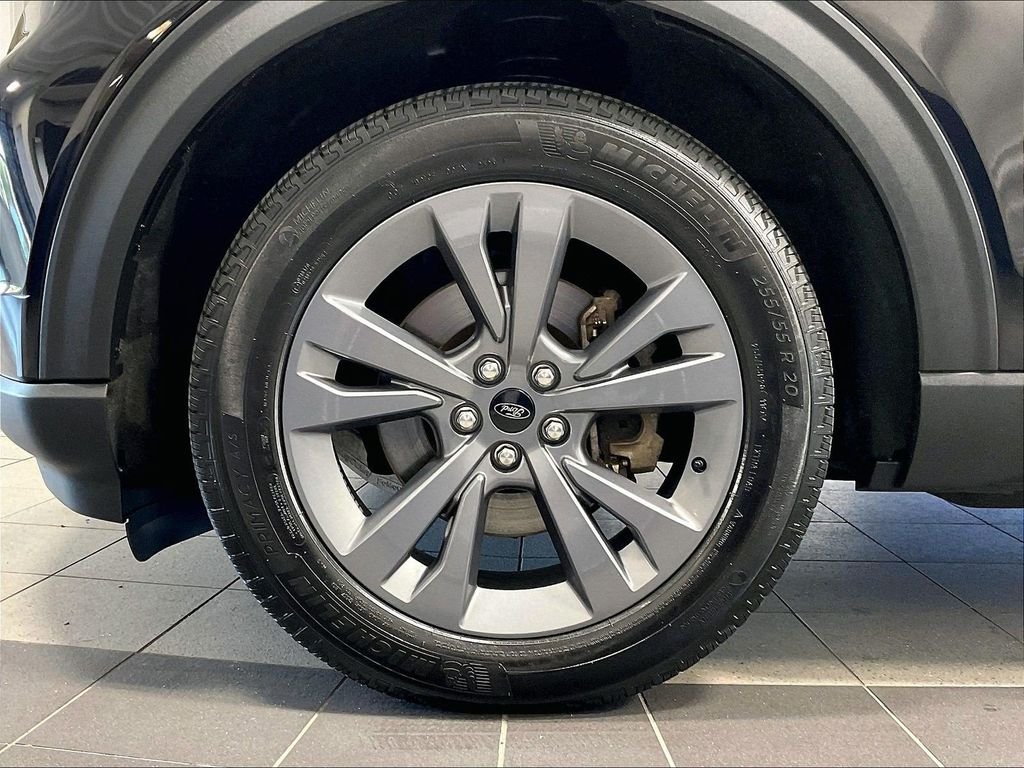 Used 2023 Black Ford XLT image 7