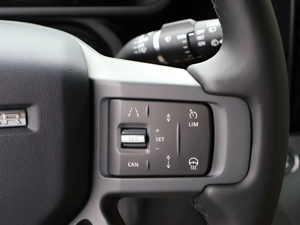 New 2026 Fuji White Land Rover S image 31