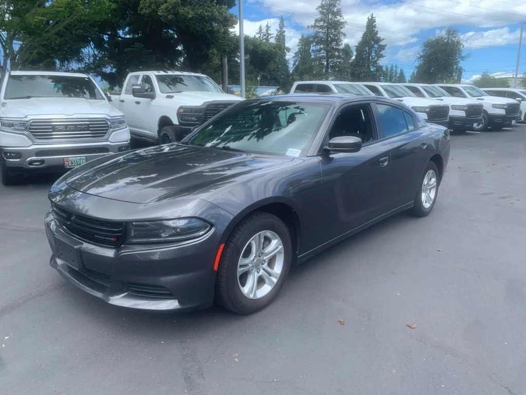 Used 2022 Granite Crystal Metallic Clearcoat Dodge SXT image 1