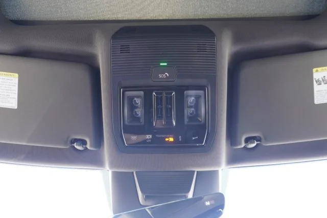 New 2027 Opal White Pearl Volkswagen 2.0T SEL image 41