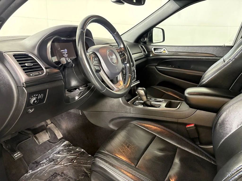 Used 2019 Black Jeep Laredo image 26