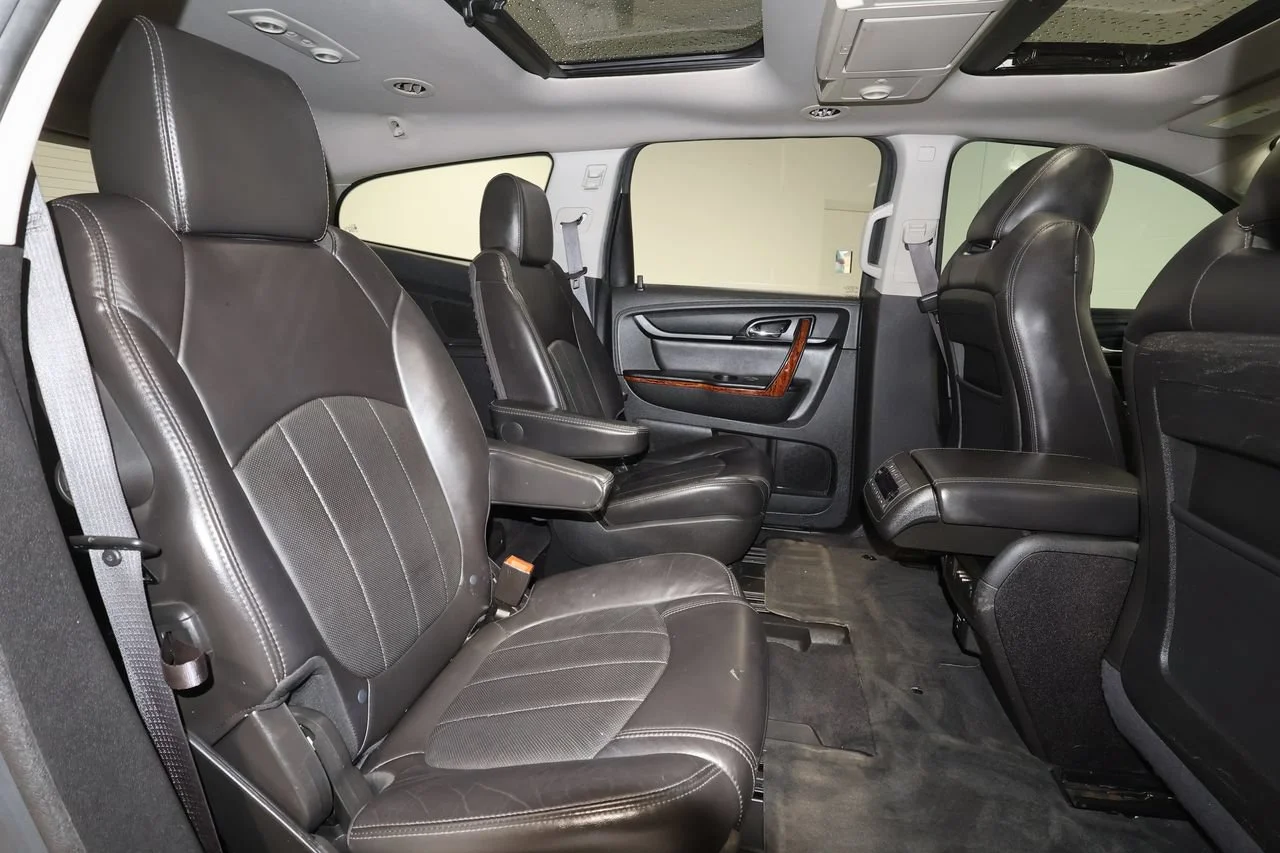 Used 2014 White Diamond Tricoat Chevrolet LTZ image 18