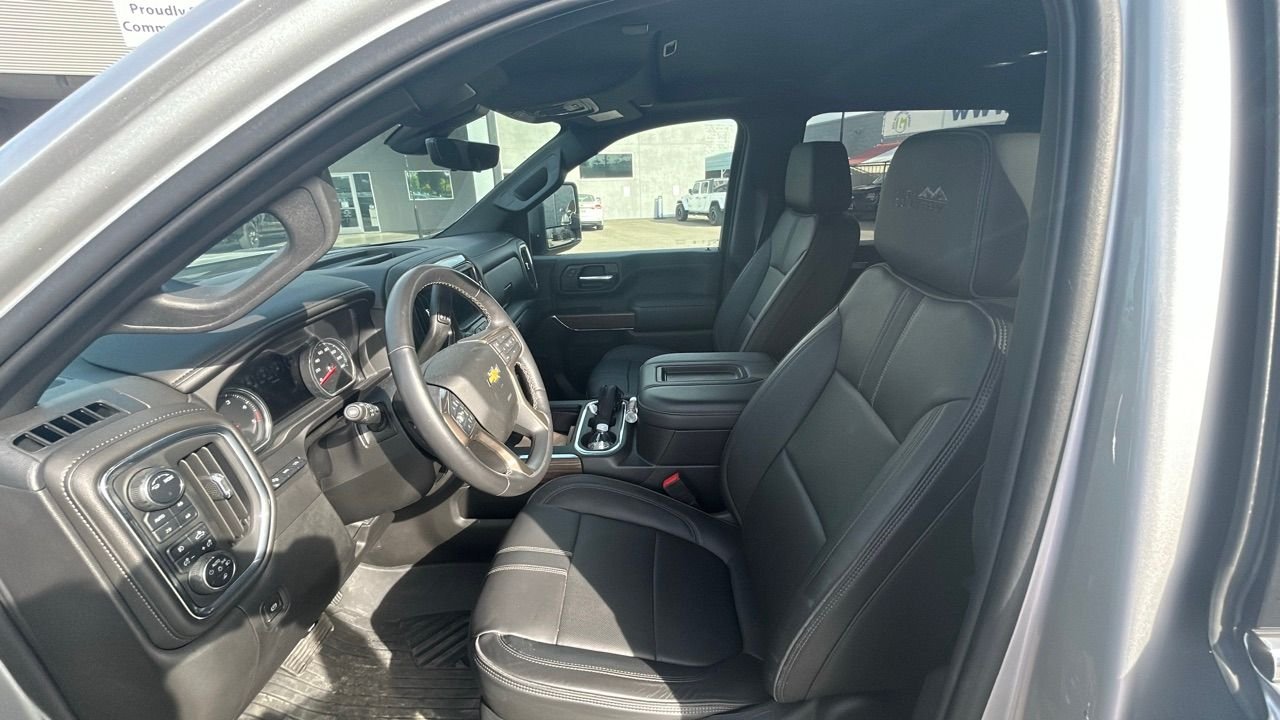 2022 Chevrolet Silverado 2500HD High Country photo 3