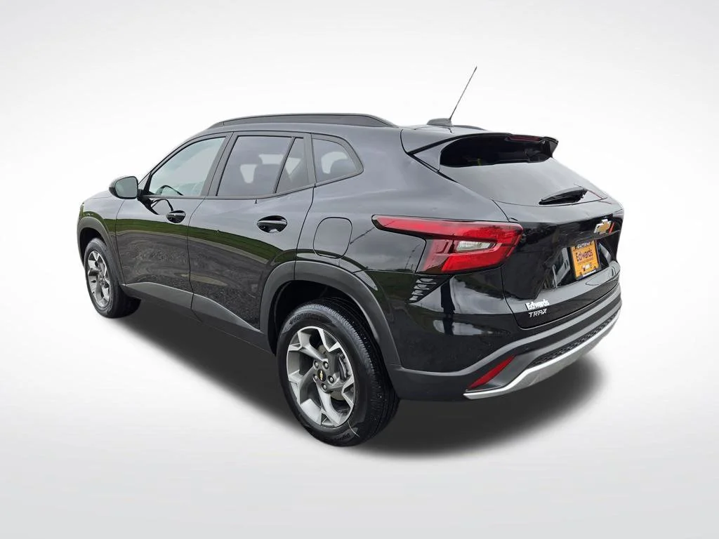 Used 2025 Black Chevrolet LT image 7
