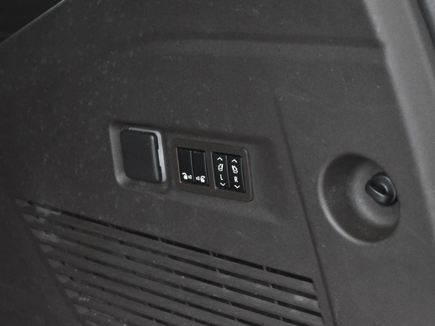 Used 2021 Hunter Metallic GMC Denali image 10