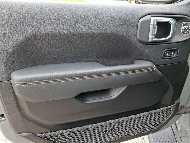Used 2022 Gray Jeep Overland image 10