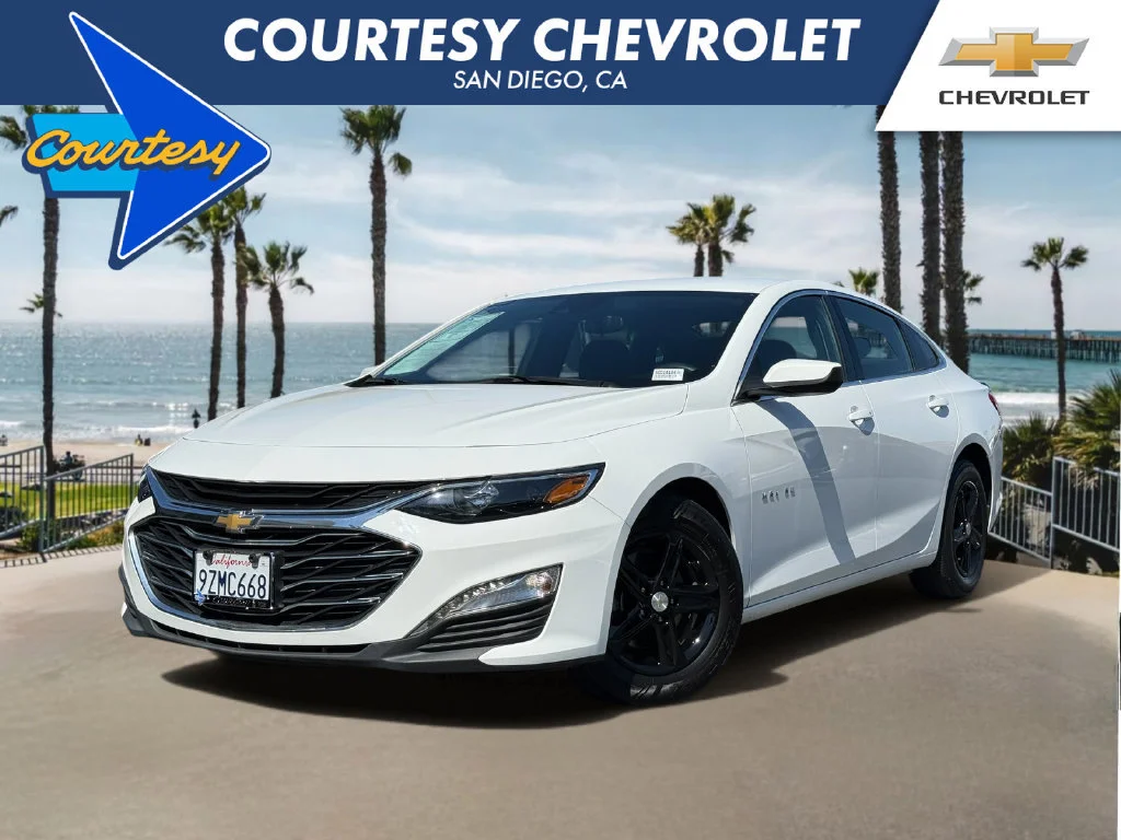 Used 2024 Summit White Chevrolet 1LT image 1