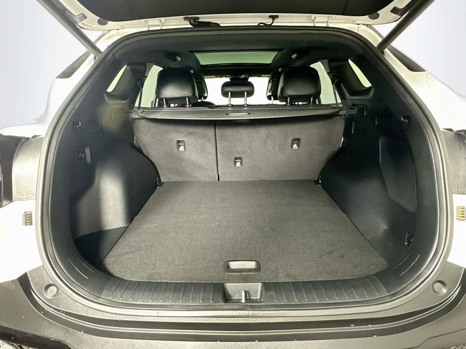 Used 2025 Glacier White Pearl/Ebony Black Roof Kia X-Pro image 28