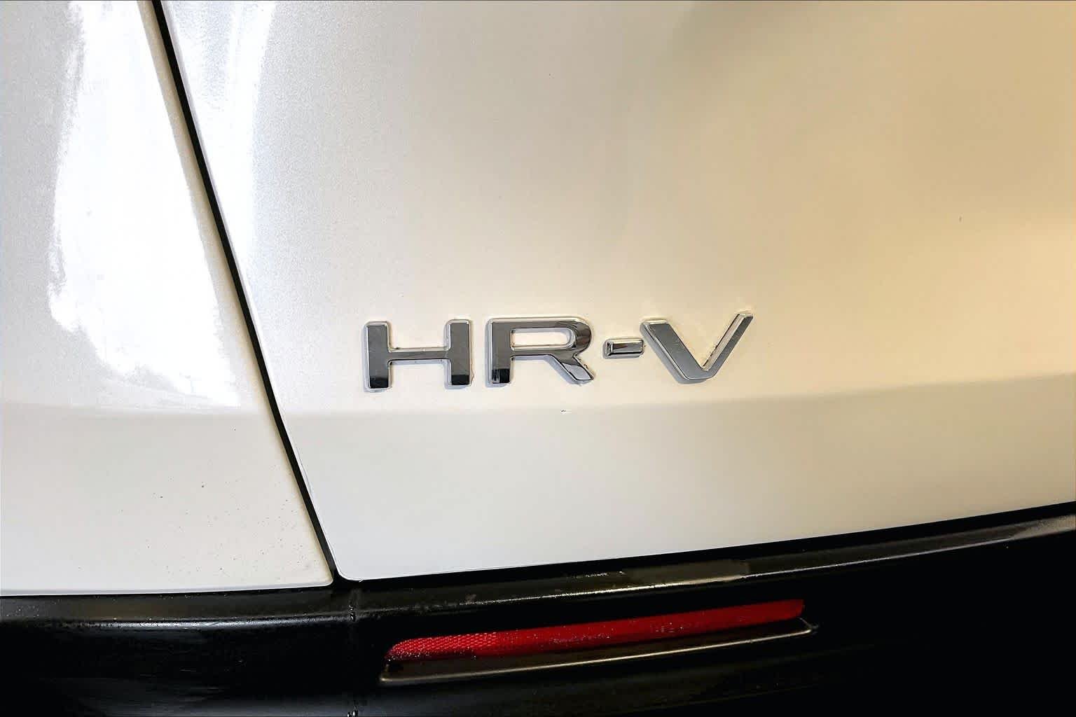 Used 2025 Platinum White Pearl Honda Sport image 10