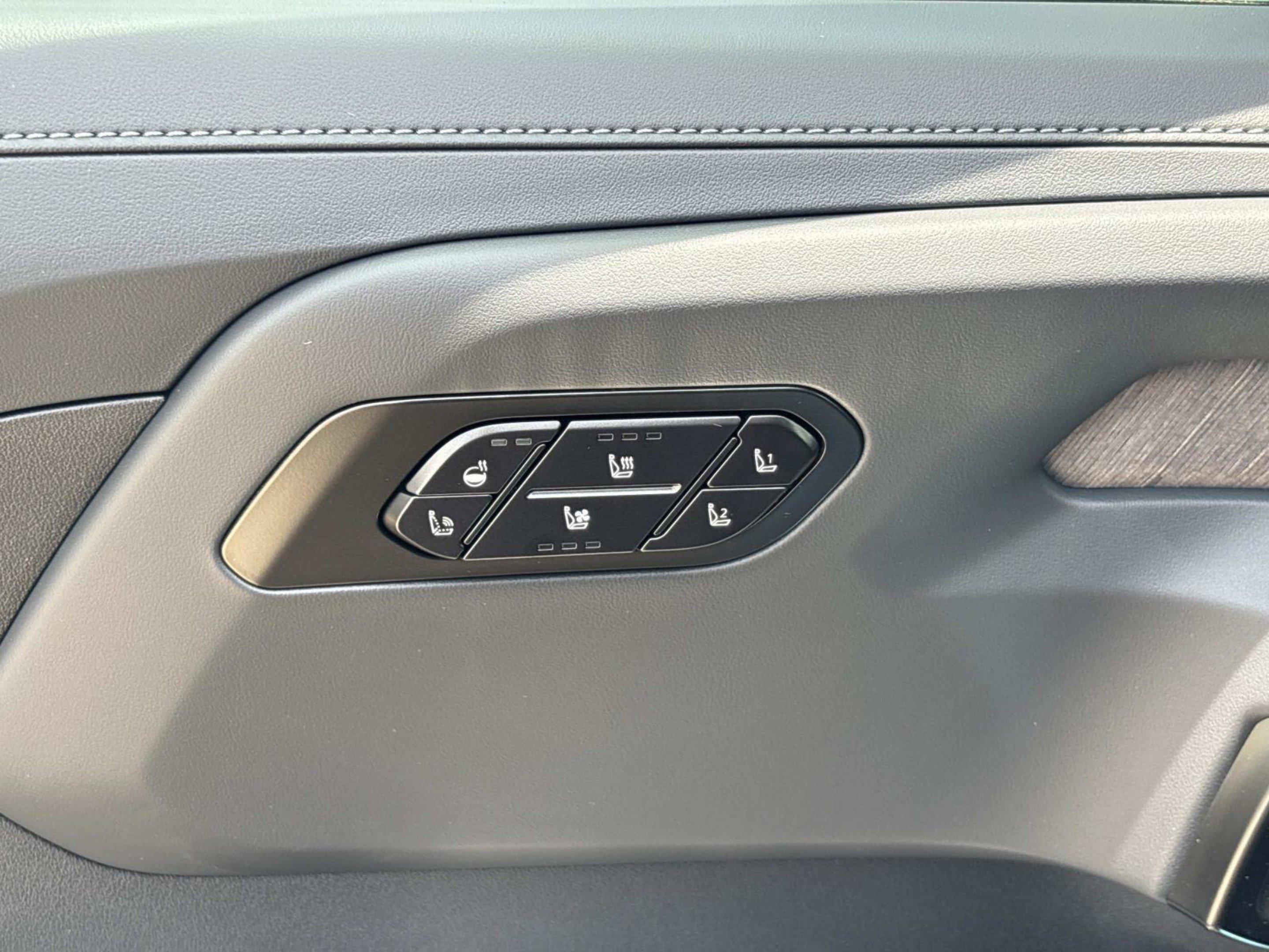 New 2027 Ebony Black Kia X-LINE SX PRESTIGE image 18