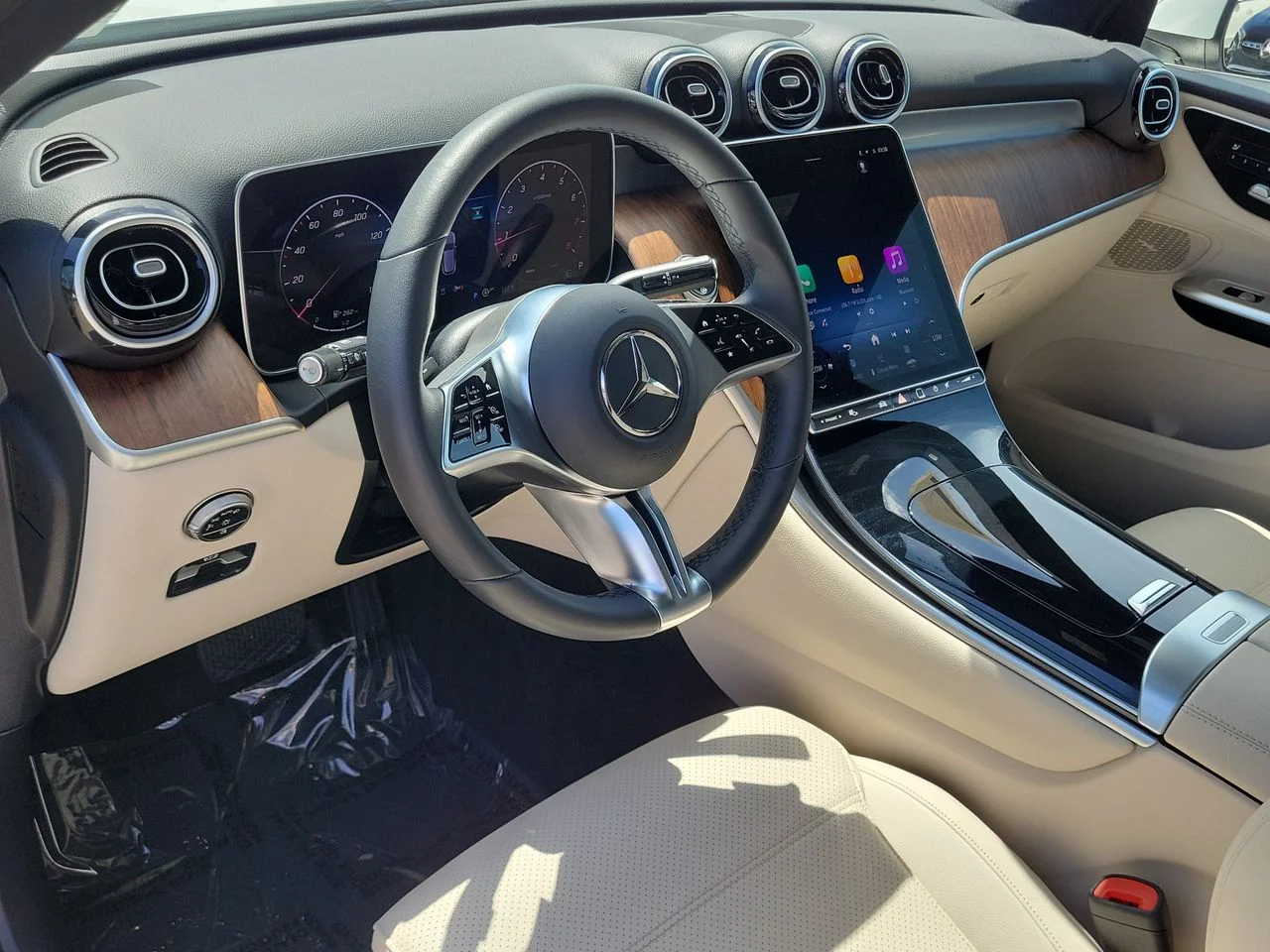 Used 2026 White Mercedes-Benz GLC 300 image 19