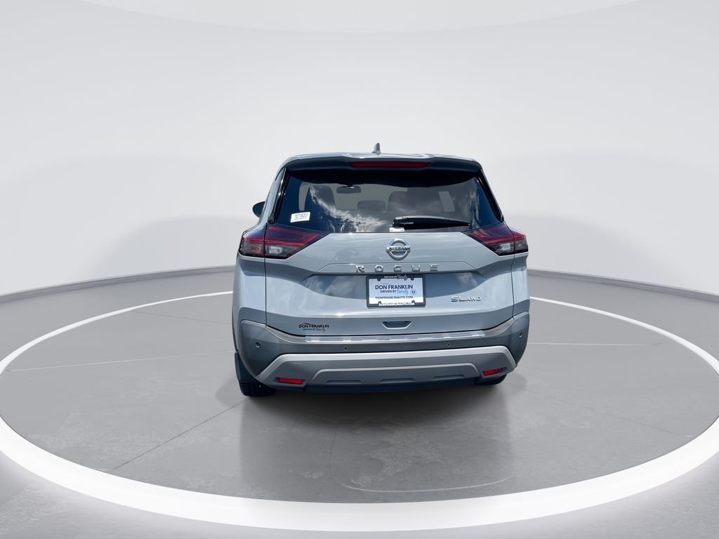 Used 2021 Gray Nissan SL image 7