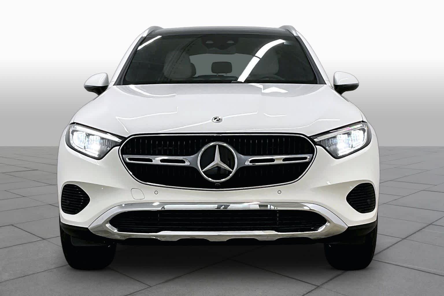 New 2026 Polar White Mercedes-Benz GLC 300 image 3