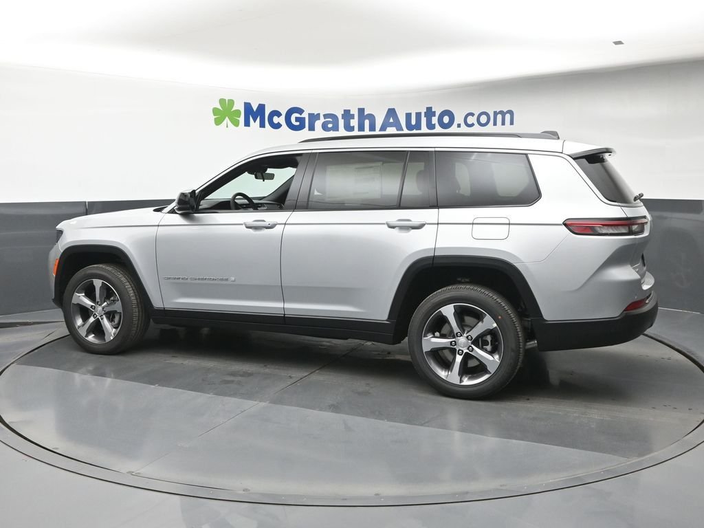 New 2026 Silver Zynith Exterior Paint Jeep Limited image 25