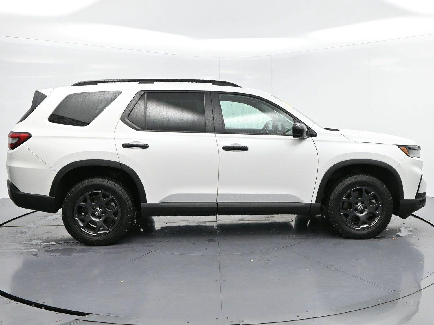 Used 2024 Platinum White Pearl Honda TrailSport image 8