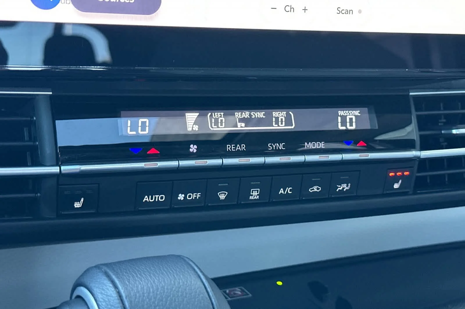 Certified Used 2025 Wind Chill Pearl Toyota XLE image 21