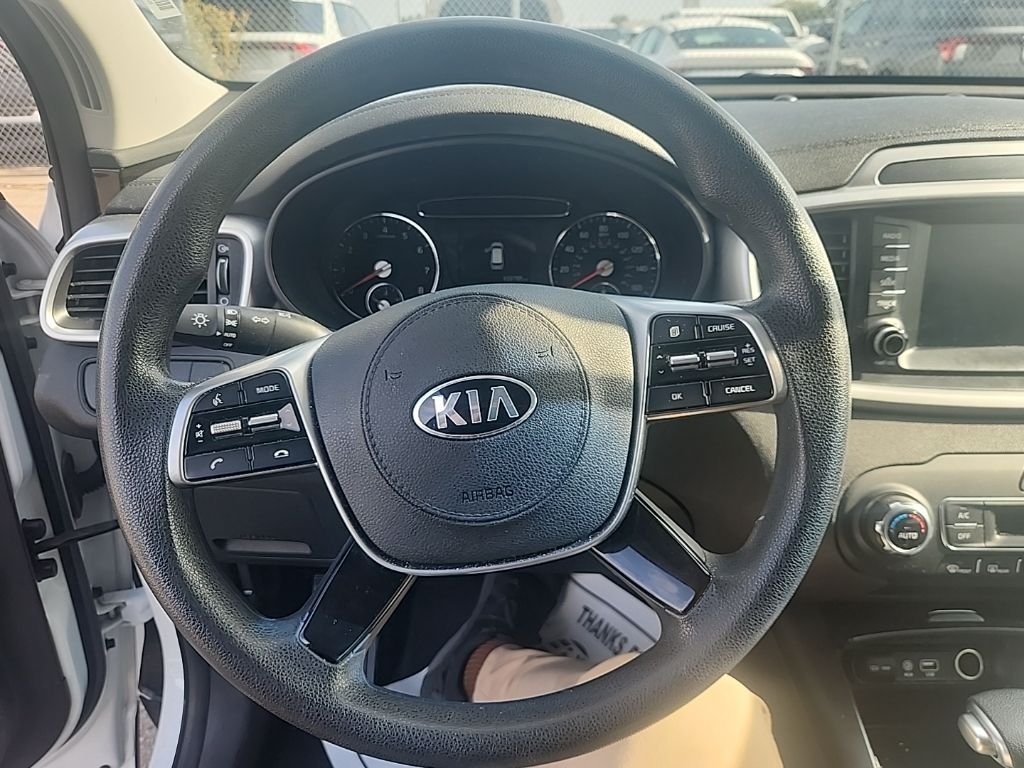 Used 2019 White Kia LX image 21
