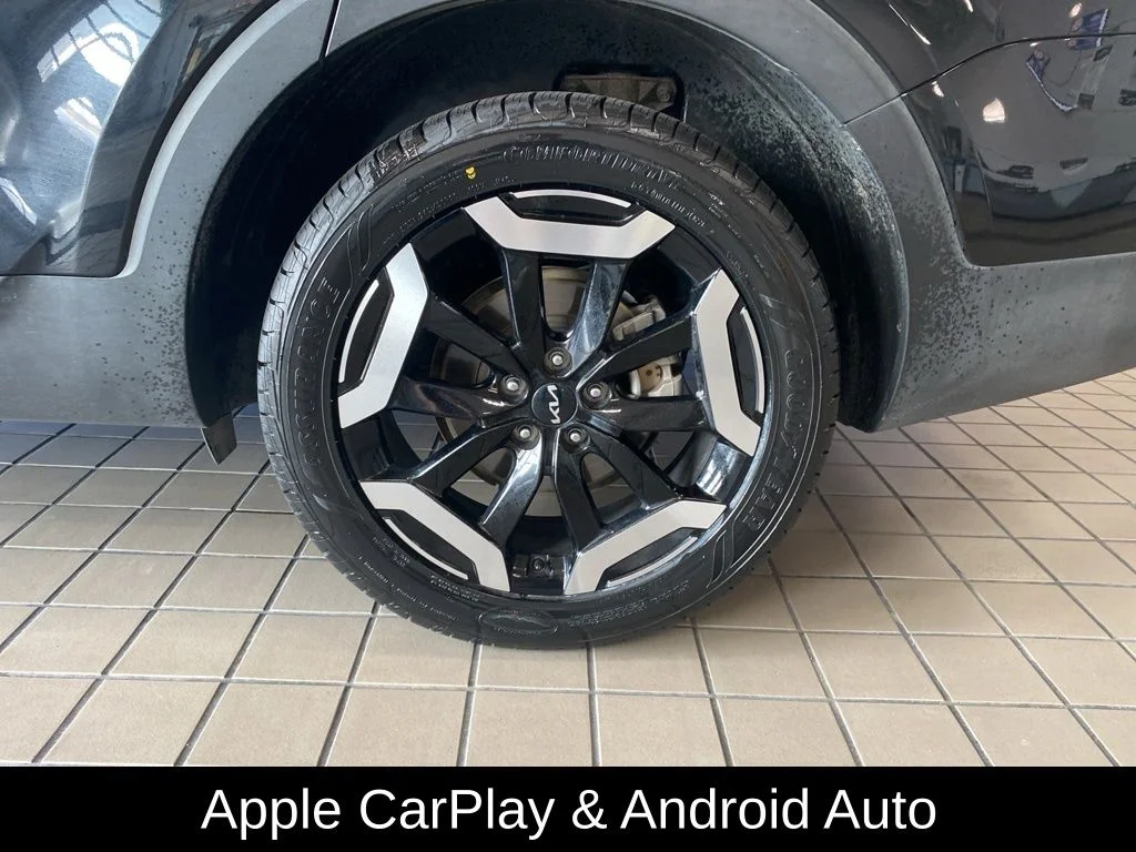 Used 2025 Black Kia S image 21
