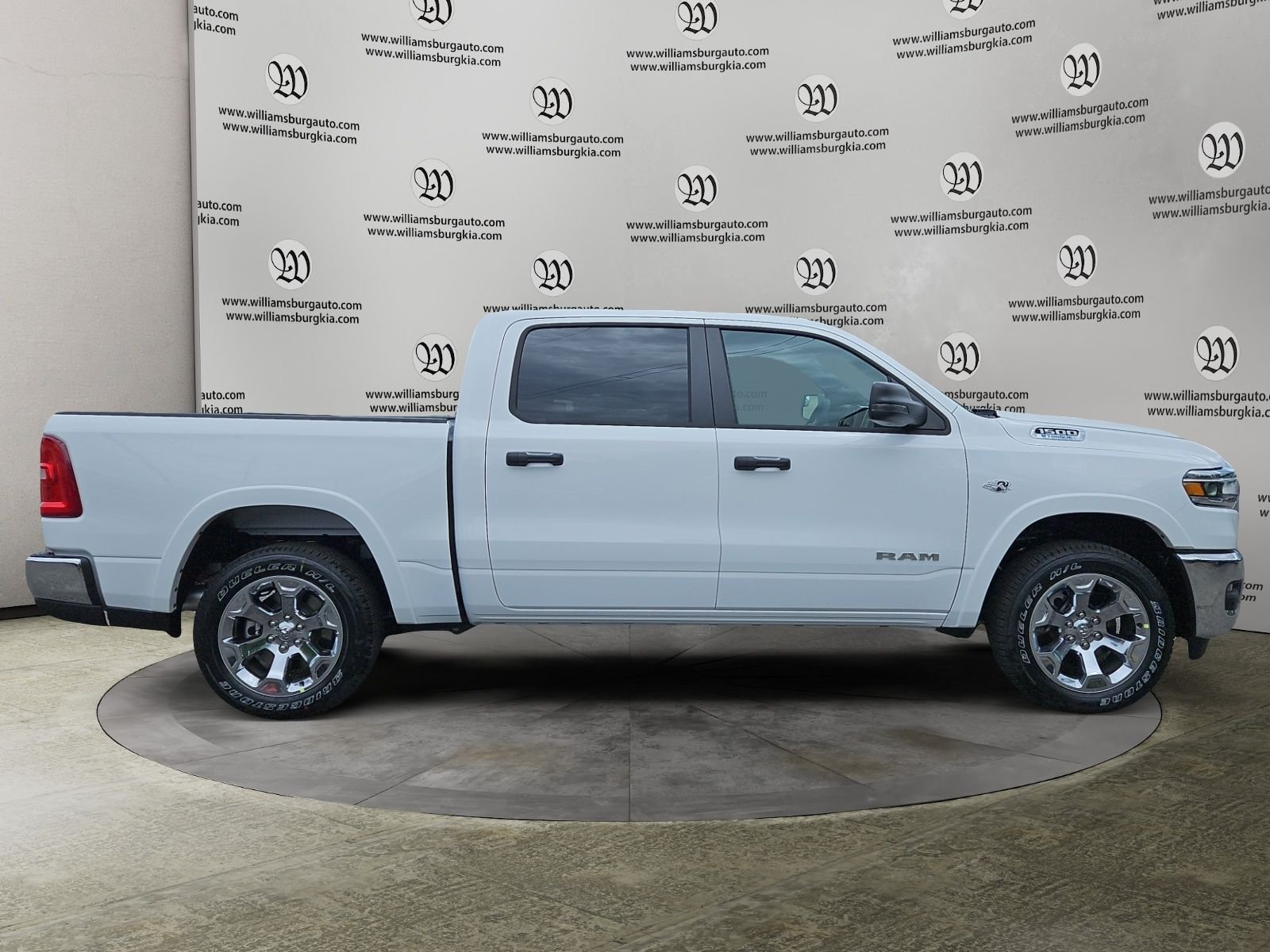 New 2026 Bright White Clear-Coat Exterior Paint RAM Big Horn/Lone Star image 6