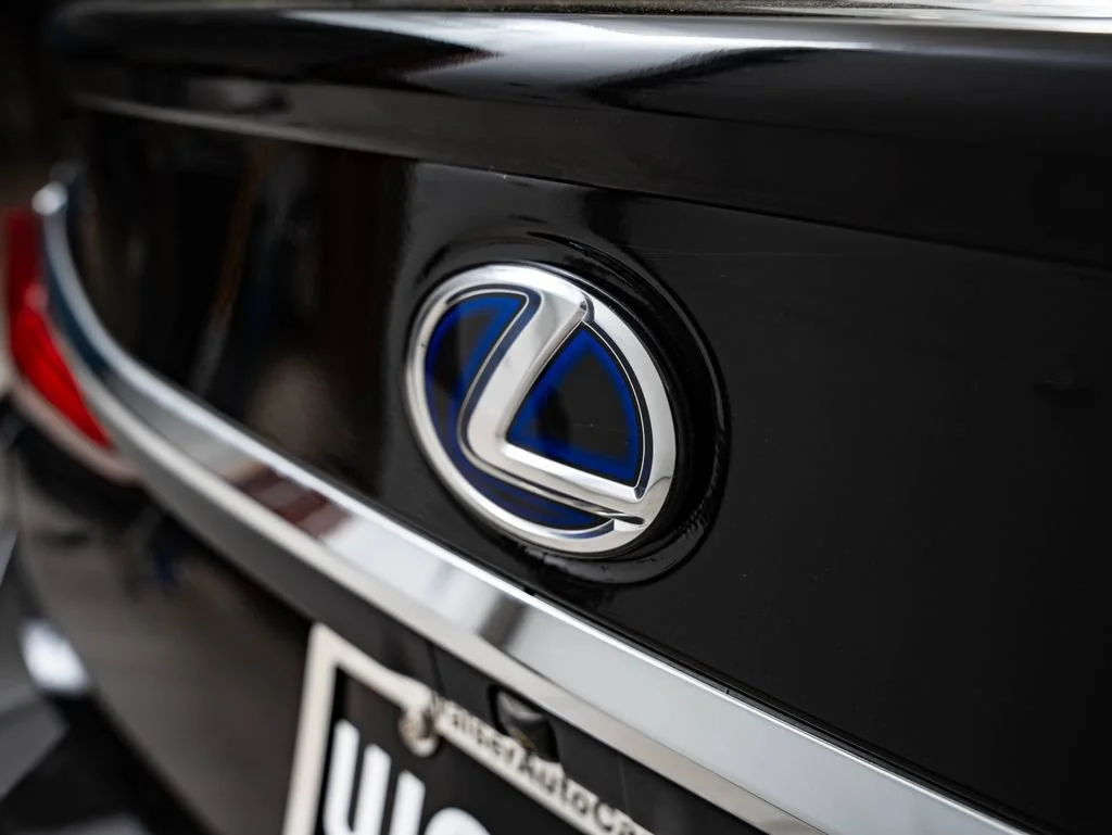 Certified Used 2020 OBSIDIAN Lexus 300h Ultra Luxury image 18