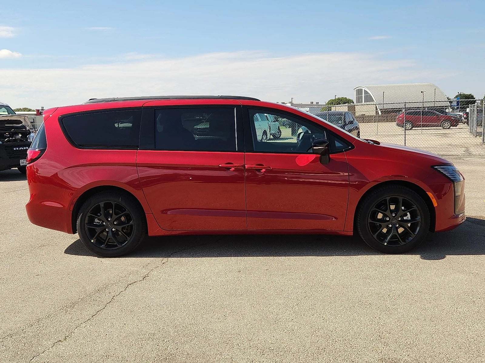 New 2027 Red Hot Pearl-Coat Paint Chrysler LIMITED image 5