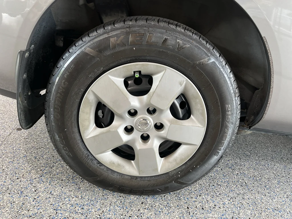 Used 2014  Nissan S image 29